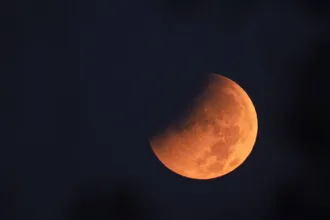 Eclipse lunar parcial visível no Brasil