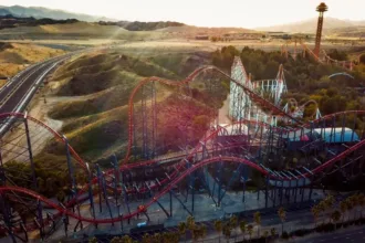 Montanha-russa fechada no Six Flags após hemorragia cerebral