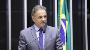 Aécio Neves anuncia candidatura ao Senado por Minas Gerais