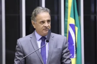 Aécio Neves anuncia candidatura ao Senado por Minas Gerais