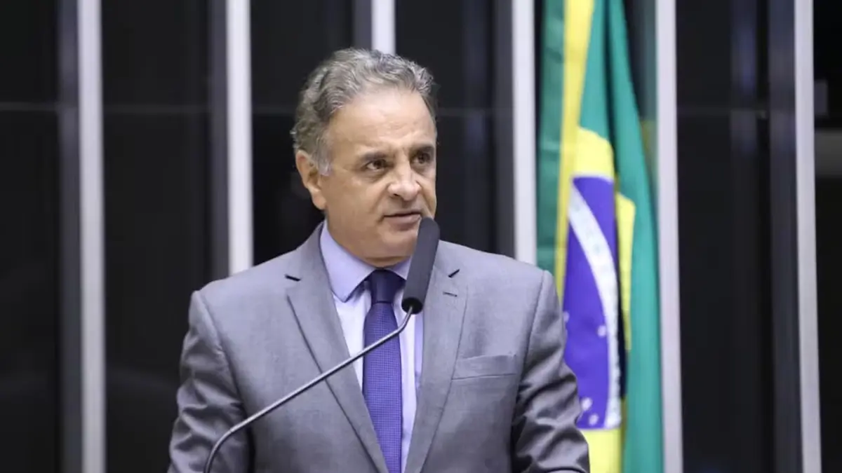 Aécio Neves volta atrás e confirma candidatura ao Senado por Minas Gerais