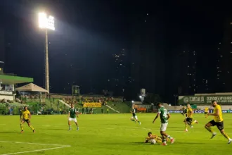 Goiás x São Bernardo: gol do Esmeraldino