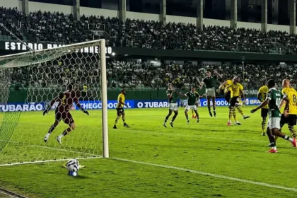goias-x-sao-bernardo:-lucas-rodrigues-abre-o-placar-na-serrinha