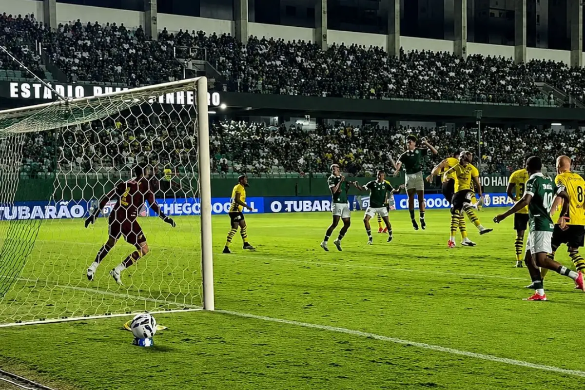 Goiás x São Bernardo: Lucas Rodrigues abre o placar na Serrinha