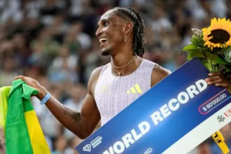Piu quebra recorde mundial de atletismo nos 400m com barreiras