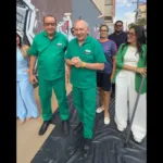 Luciano Hang da Havan repintando muro em Caldas Novas