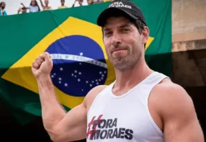 Candidato ao Senado discute feminicídio no Brasil