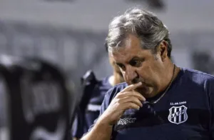 Jogadores da base da Ponte Preta durante a greve dos jogadores