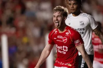 Vila Nova vence Ceará em jogo com quedas de energia