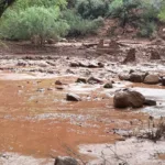 Enchente no Grand Canyon com equipes de resgate