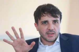 Renan Santos e o problema interno de sistema no julgamento