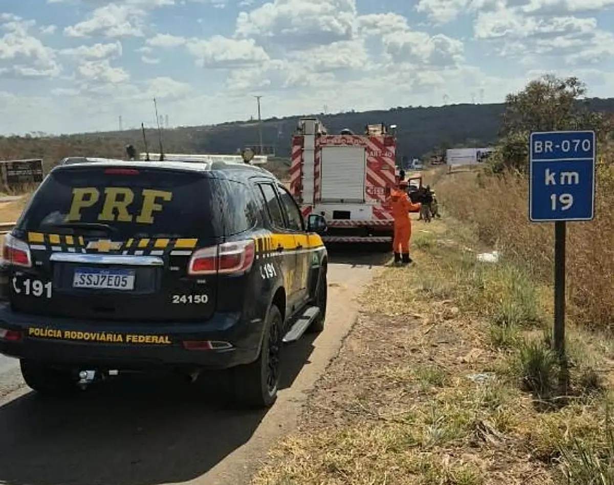 Águas Lindas: capotamento em barranco na BR-070 deixa 3 mortos
