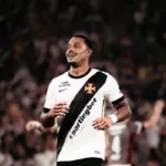 Atacante do Vasco David alvo de operação policial