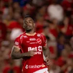 Operação policial no Vila Nova com foco no armário de jogador