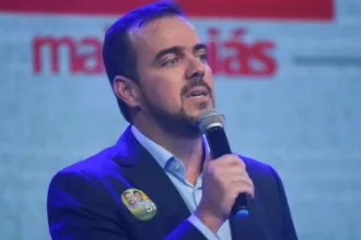 Gustavo Mendanha em campanha para o Senado