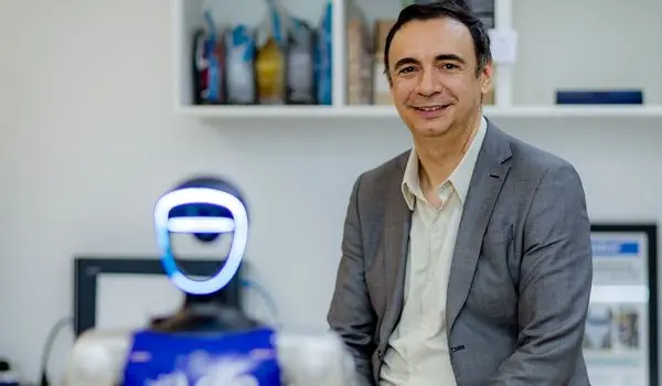 Compreender sentimentos é um dos desafios que a IA tem pela frente, diz goiano que é referência no assunto