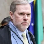 decisao-de-toffoli-contra-renan-santos-e-alvo-de-criticas-no-tse,-e-ministros-defendem-debate-em-plenario