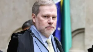 Decisão de Toffoli no TSE gera críticas e debate
