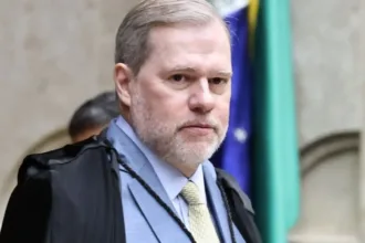 decisao-de-toffoli-contra-renan-santos-e-alvo-de-criticas-no-tse,-e-ministros-defendem-debate-em-plenario