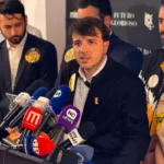 Renan Santos com redes sociais suspensas busca apoio