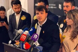 Renan Santos com redes sociais suspensas busca apoio
