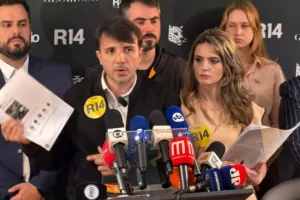 Renan Santos com perfis de redes sociais removidos