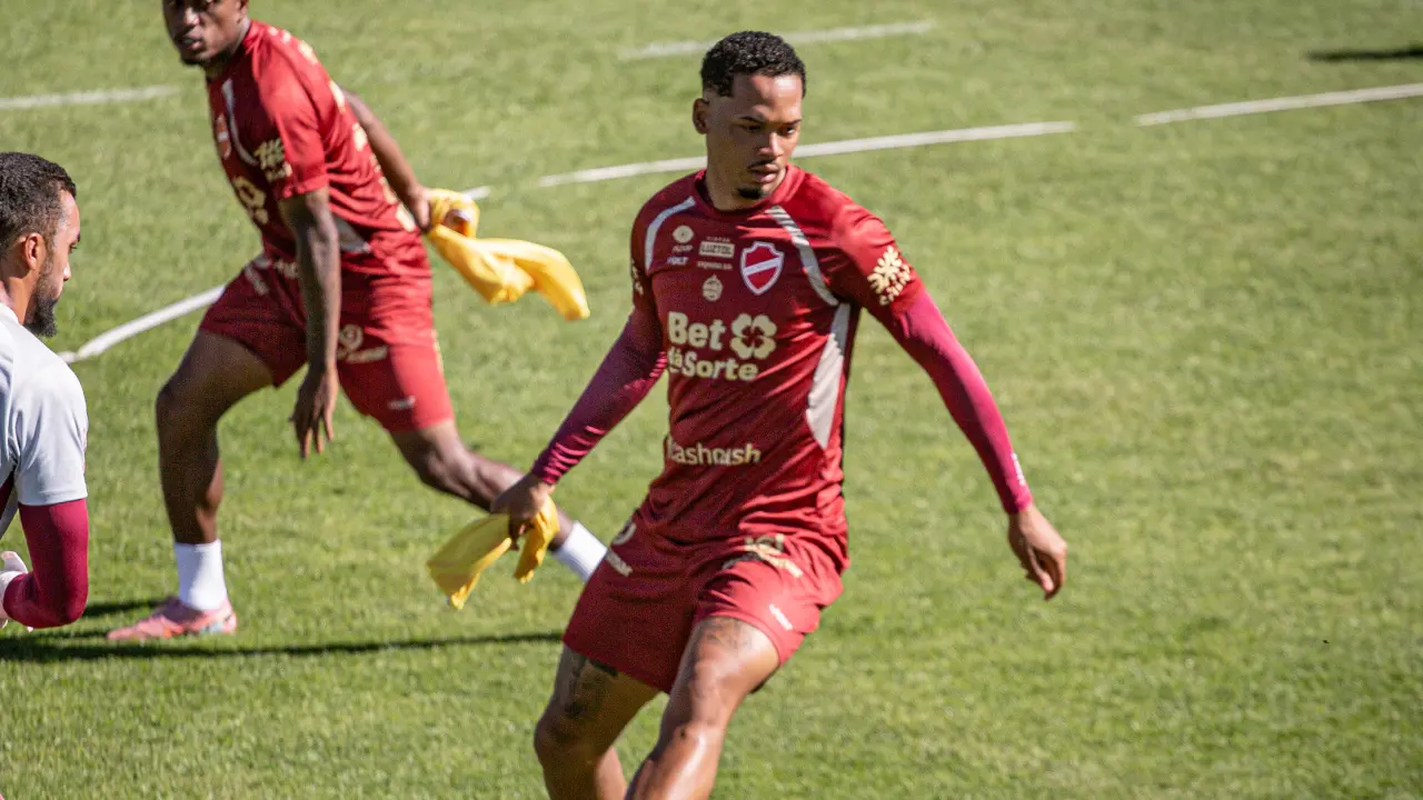Vila Nova rescinde contrato com atacante que atuou apenas um jogo