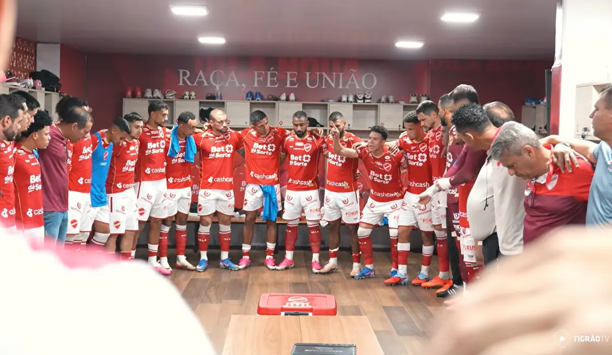“Vai na jugular, arrebenta com eles!”: Vila revela bastidores da vitória sobre o Ceará