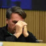 Bolsonaro realiza ajuste de prótese dentária