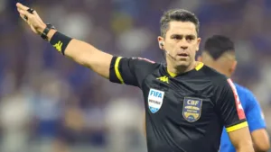 Arbitragem do jogo Goiatuba x São José-RS