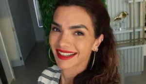 cantora-kelly-key-reflete-sobre-padroes-de-beleza-e-opta-por-mais-naturalidade-aos-43-anos