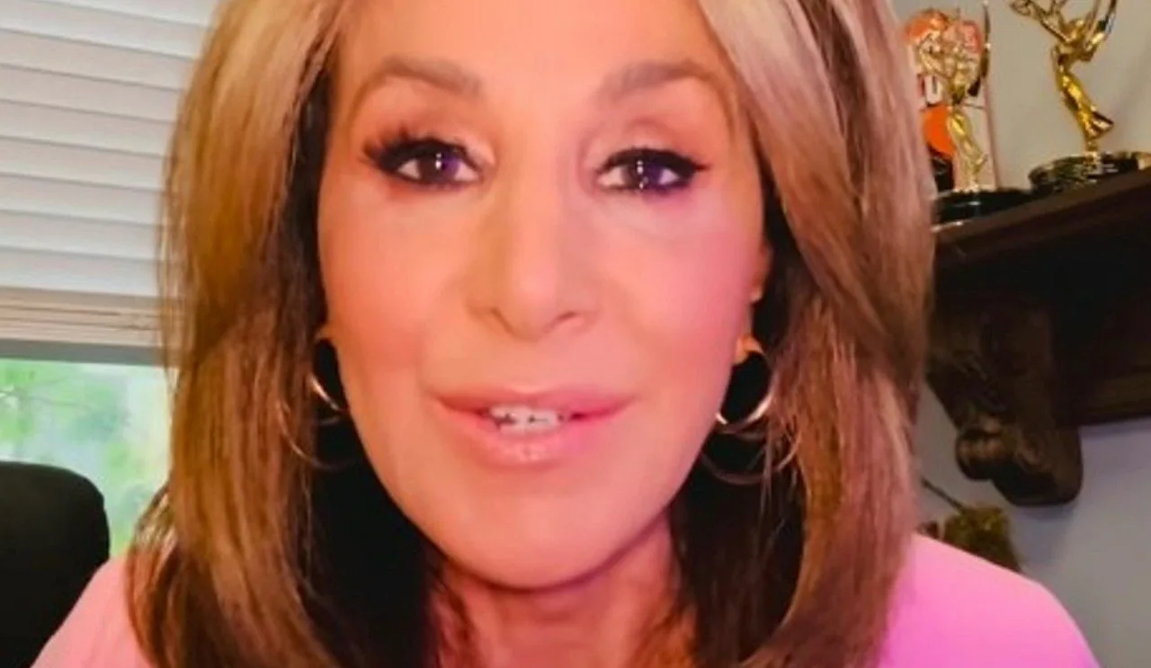 Apresentadora Rosanna Scotto chora ao vivo em emocionante retorno após morte da mãe