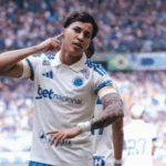 ta-maluco,-nem-a-policia-pega!-golaco-de-penalti-de-kaio-jorge-e-outro-nivel-em-atletico-mg-x-cruzeiro