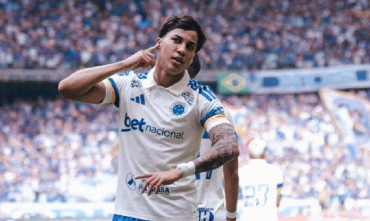 Tá maluco, nem a polícia pega! Golaço de pênalti de Kaio Jorge é outro nível em Atlético-MG x Cruzeiro
