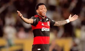 gonzalo-plata-retorna-ao-flamengo-apos-reprovacao-em-exames-no-dinamo-de-moscou