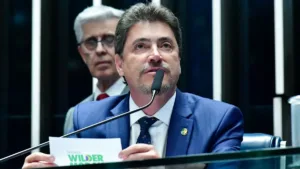 Wilder Morais assina pedido de impeachment de Moraes