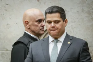 Davi Alcolumbre discute pedidos de impeachment STF