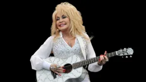 Vandalismo na estrela de Dolly Parton na Calçada da Fama