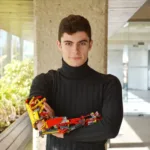 conheca-o-jovem-que-usou-pecas-de-lego-para-construir-seu-proprio-braco-robotico-e-conquistou-um-guinness