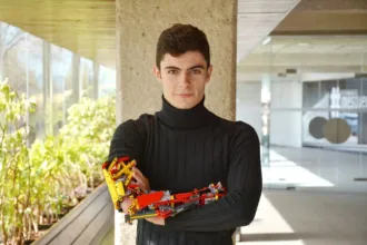 conheca-o-jovem-que-usou-pecas-de-lego-para-construir-seu-proprio-braco-robotico-e-conquistou-um-guinness
