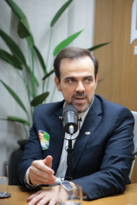 Gustavo Mendanha defende afastamento de Moraes