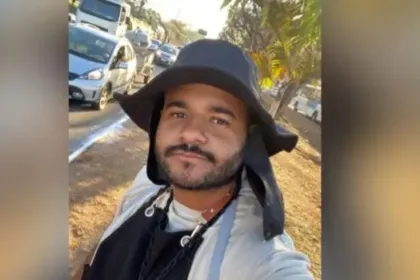 Homem trabalhando para pagar dívida de R$ 200 mil