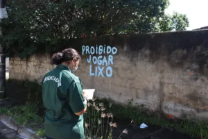 goiania-testa-cameras-inteligentes-para-identificar-quem-joga-lixo-e-entulho-em-local-proibido