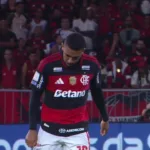 Samuel Lino Flamengo reclamação com Leonardo Jardim