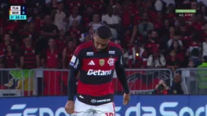 Samuel Lino Flamengo reclamação com Leonardo Jardim
