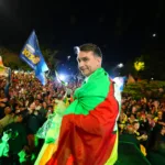Flávio Bolsonaro cobra posicionamento de Lula