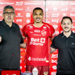 Jonathan Cardoso, novo zagueiro do Vila Nova, busca acesso