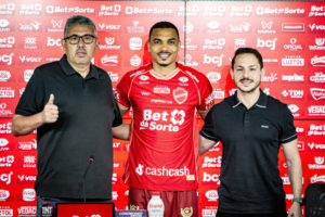 Jonathan Cardoso, novo zagueiro do Vila Nova, busca acesso