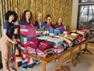 ‘ressignificar’:-projeto-de-costureiras-voluntarias-transforma-retalhos-em-colchas-para-quem-mais-precisa-em-goiania