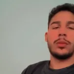atleta-paralimpico-tem-bengala-destruida-por-carro-e-alerta-para-riscos-a-pessoas-com-deficiencia-visual-em-goiania;-video